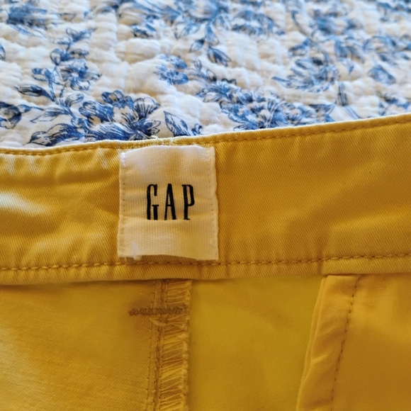 Yellow Gap girlfriend khaki pants - Picture 3 of 11